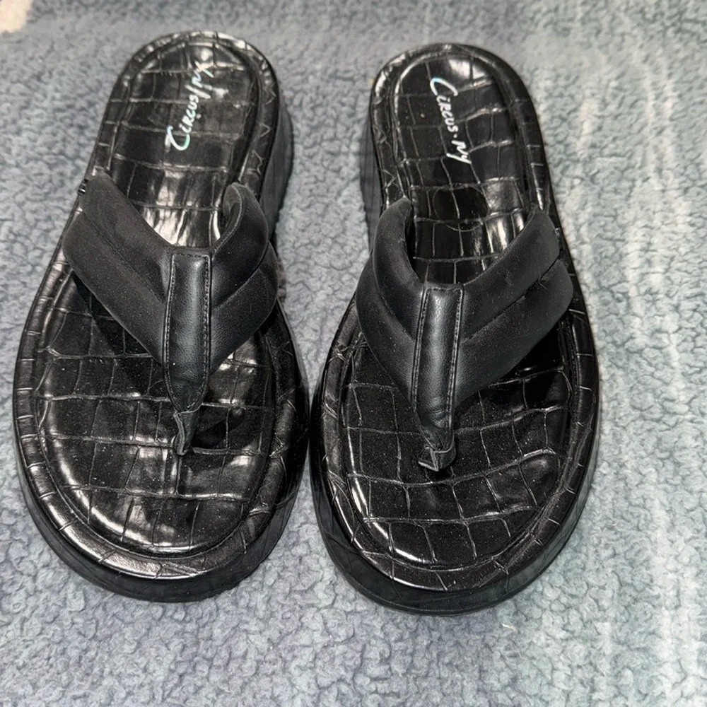 Womens Circus by Sam Edelman black sandals, flip flops, sz 9